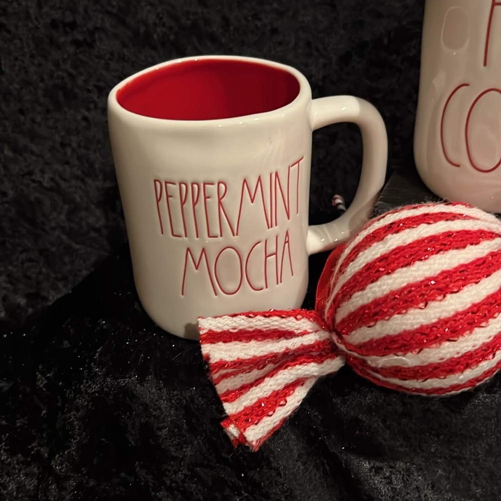 NWOT Rae Dunn Holiday Mugs